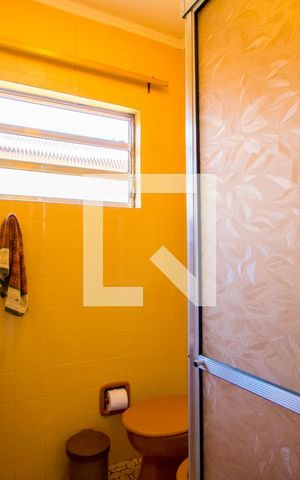 Casa à venda com 180m², 3 quartos e 2 vagas Casa à venda com 180m², 3 quartos e 2 vagasBanheiro