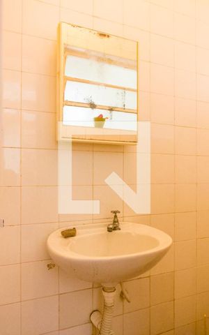 Casa à venda com 180m², 3 quartos e 2 vagas Casa à venda com 180m², 3 quartos e 2 vagasBanheiro de serviço