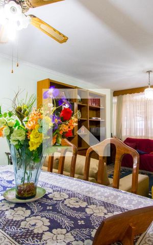 Casa à venda com 180m², 3 quartos e 2 vagas Casa à venda com 180m², 3 quartos e 2 vagasSala