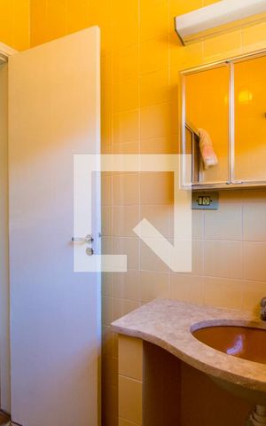 Casa à venda com 180m², 3 quartos e 2 vagas Casa à venda com 180m², 3 quartos e 2 vagasBanheiro