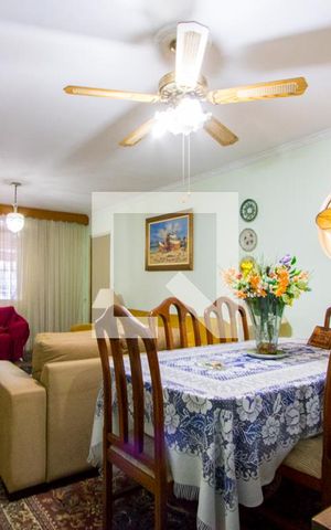 Casa à venda com 180m², 3 quartos e 2 vagas Casa à venda com 180m², 3 quartos e 2 vagasSala