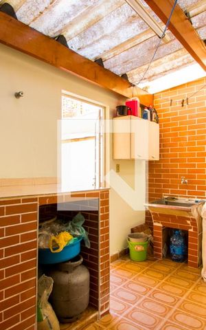 Casa à venda com 180m², 3 quartos e 2 vagas Casa à venda com 180m², 3 quartos e 2 vagasÁrea de serviço