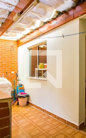 Casa à venda com 180m², 3 quartos e 2 vagas Casa à venda com 180m², 3 quartos e 2 vagasÁrea de serviço
