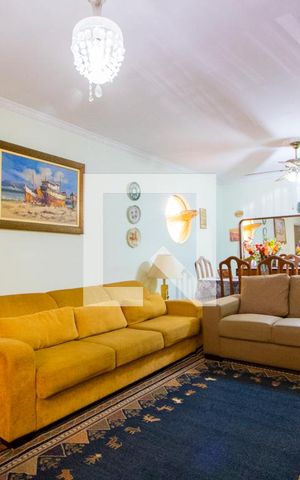 Casa à venda com 180m², 3 quartos e 2 vagas Casa à venda com 180m², 3 quartos e 2 vagasSala