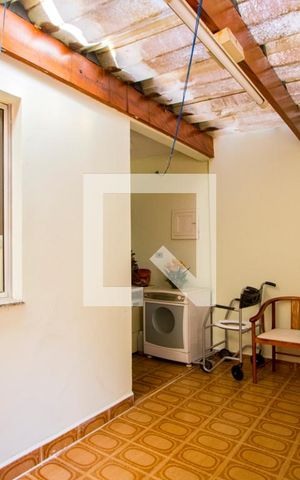 Casa à venda com 180m², 3 quartos e 2 vagas Casa à venda com 180m², 3 quartos e 2 vagasÁrea de serviço