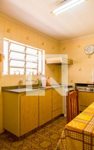 Casa à venda com 180m², 3 quartos e 2 vagas Casa à venda com 180m², 3 quartos e 2 vagasCozinha
