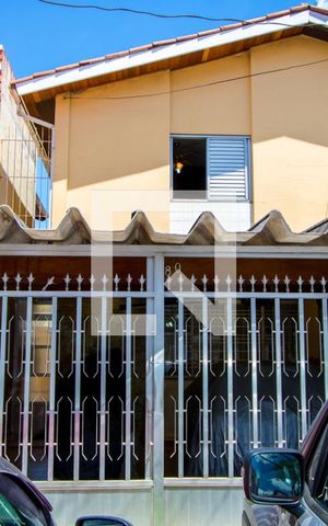 Casa à venda com 180m², 3 quartos e 2 vagas Casa à venda com 180m², 3 quartos e 2 vagasFachada