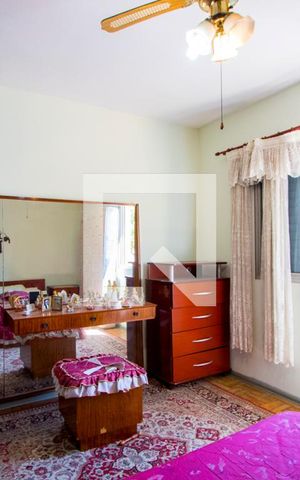 Casa à venda com 180m², 3 quartos e 2 vagas Casa à venda com 180m², 3 quartos e 2 vagasQuarto 1