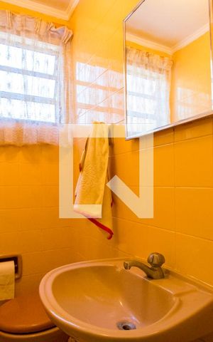 Casa à venda com 180m², 3 quartos e 2 vagas Casa à venda com 180m², 3 quartos e 2 vagasLavabo
