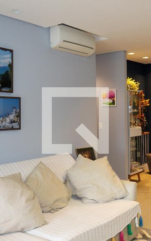 Apartamento à venda com 130m², 3 quartos e 3 vagas Apartamento à venda com 130m², 3 quartos e 3 vagasSala