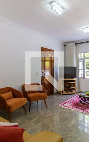 Casa à venda com 193m², 4 quartos e 4 vagas Casa à venda com 193m², 4 quartos e 4 vagasSala