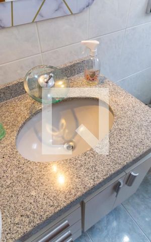 Casa à venda com 193m², 4 quartos e 4 vagas Casa à venda com 193m², 4 quartos e 4 vagasBanheiro da Suíte 1