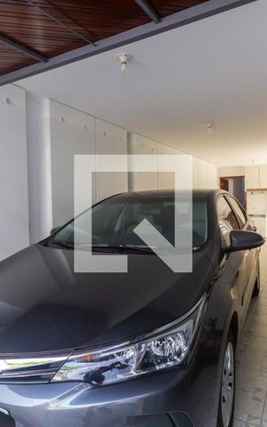 Casa à venda com 193m², 4 quartos e 4 vagas Casa à venda com 193m², 4 quartos e 4 vagasGaragem