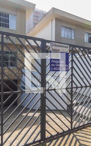 Casa à venda com 193m², 4 quartos e 4 vagas Casa à venda com 193m², 4 quartos e 4 vagasFachada