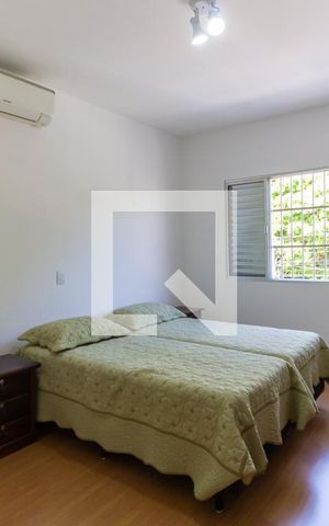 Casa à venda com 193m², 4 quartos e 4 vagas Casa à venda com 193m², 4 quartos e 4 vagasSuíte