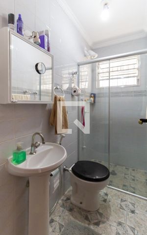 Casa à venda com 193m², 4 quartos e 4 vagas Casa à venda com 193m², 4 quartos e 4 vagasBanheiro de Serviço