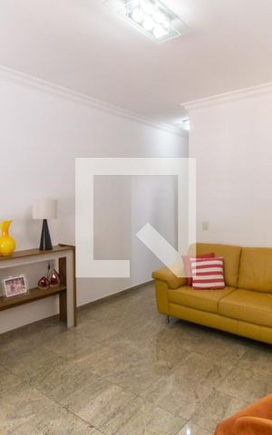 Casa à venda com 193m², 4 quartos e 4 vagas Casa à venda com 193m², 4 quartos e 4 vagasSala