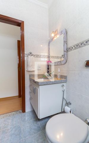 Casa à venda com 193m², 4 quartos e 4 vagas Casa à venda com 193m², 4 quartos e 4 vagasBanheiro da Suíte 1