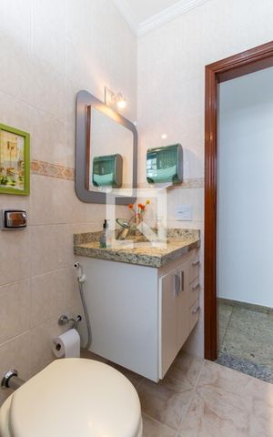 Casa à venda com 193m², 4 quartos e 4 vagas Casa à venda com 193m², 4 quartos e 4 vagasBanheiro