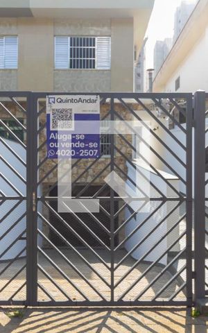 Casa à venda com 193m², 4 quartos e 4 vagas Casa à venda com 193m², 4 quartos e 4 vagasFachada