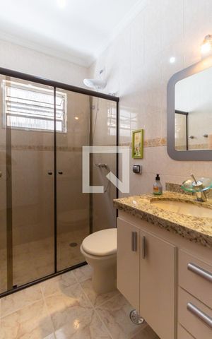 Casa à venda com 193m², 4 quartos e 4 vagas Casa à venda com 193m², 4 quartos e 4 vagasBanheiro