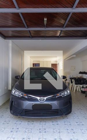 Casa à venda com 193m², 4 quartos e 4 vagas Casa à venda com 193m², 4 quartos e 4 vagasGaragem