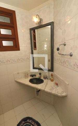 Casa à venda com 495m², 3 quartos e 3 vagas Casa à venda com 495m², 3 quartos e 3 vagasLavabo