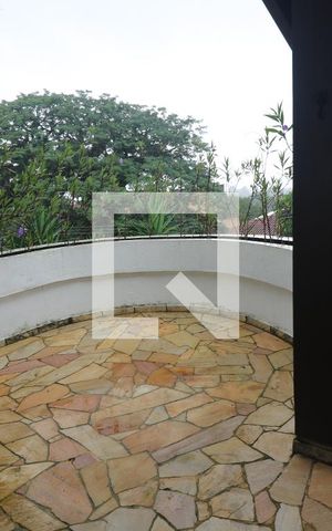 Casa à venda com 495m², 3 quartos e 3 vagas Casa à venda com 495m², 3 quartos e 3 vagasSacada da Sala 2