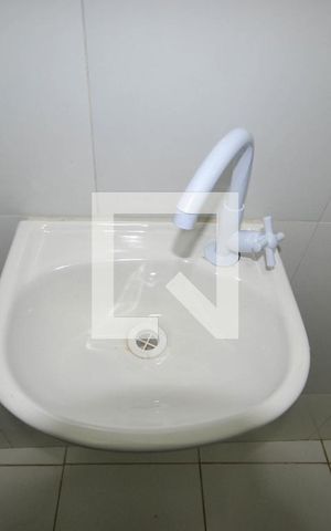 Studio para alugar com 30m², 1 quarto e sem vaga Studio para alugar com 30m², 1 quarto e sem vagaBanheiro