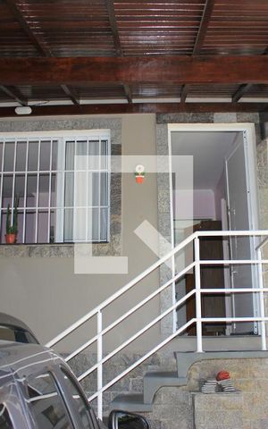 Casa à venda com 150m², 4 quartos e 2 vagasAcesso da sala para garagem