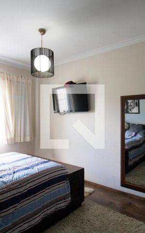 Casa à venda com 420m², 5 quartos e 4 vagas Casa à venda com 420m², 5 quartos e 4 vagasQuarto 4