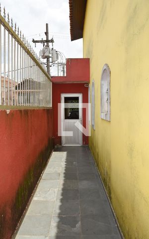 Casa à venda com 150m², 2 quartos e 2 vagasCorredor