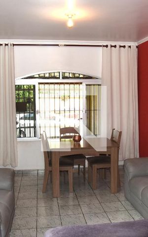 Casa à venda com 150m², 2 quartos e 2 vagasSala