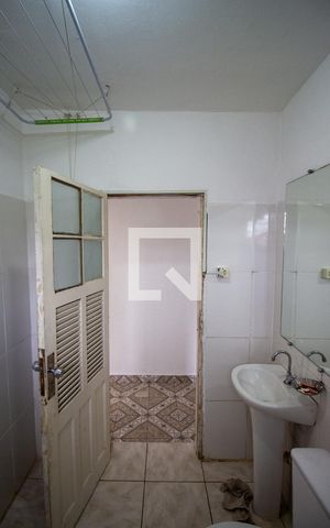 Casa para alugar com 56m², 1 quarto e sem vaga Casa para alugar com 56m², 1 quarto e sem vagaBanheiro