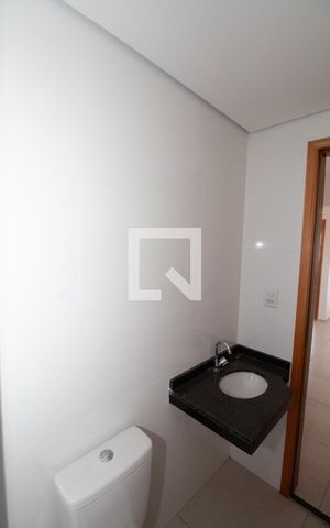 Apartamento à venda com 43m², 2 quartos e 1 vaga Apartamento à venda com 43m², 2 quartos e 1 vagaBanheiro Social