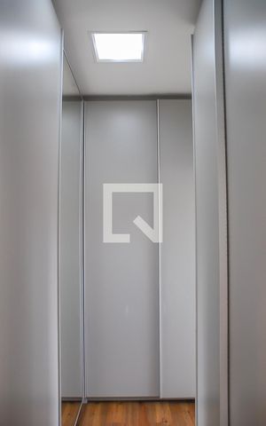 Casa à venda com 444m², 4 quartos e 7 vagas Casa à venda com 444m², 4 quartos e 7 vagasCloset da suíte 3