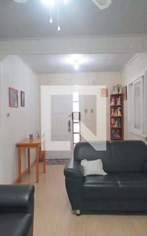 Casa à venda com 140m², 2 quartos e 2 vagasSala
