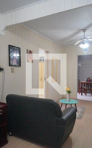 Casa à venda com 140m², 2 quartos e 2 vagasSala