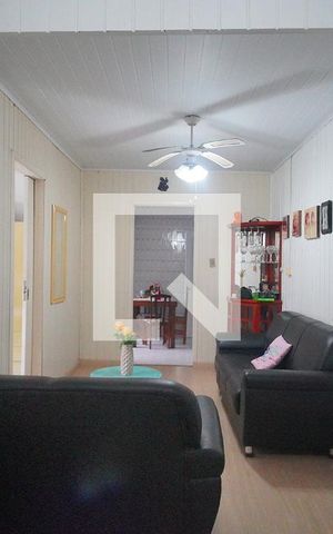 Casa à venda com 140m², 2 quartos e 2 vagasSala