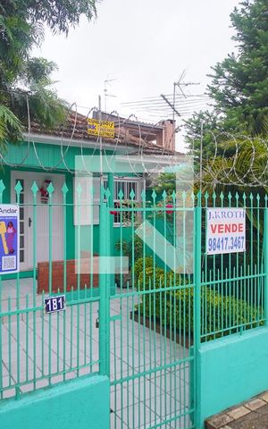 Casa à venda com 140m², 2 quartos e 2 vagasFachada