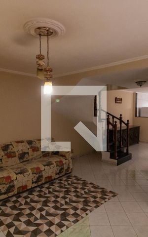 Casa à venda com 132m², 2 quartos e 2 vagas Casa à venda com 132m², 2 quartos e 2 vagasSala de TV