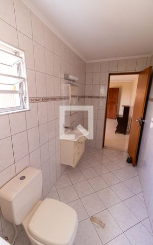 Casa à venda com 132m², 2 quartos e 2 vagas Casa à venda com 132m², 2 quartos e 2 vagasBanheiro da Suíte 1