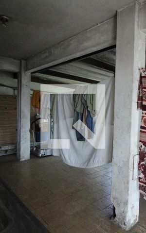 Casa à venda com 1330m², 3 quartos e 8 vagasSalão