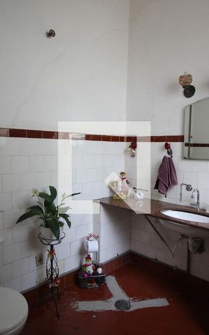 Casa à venda com 1330m², 3 quartos e 8 vagasBanheiro