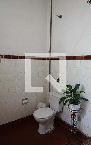 Casa à venda com 1330m², 3 quartos e 8 vagasBanheiro
