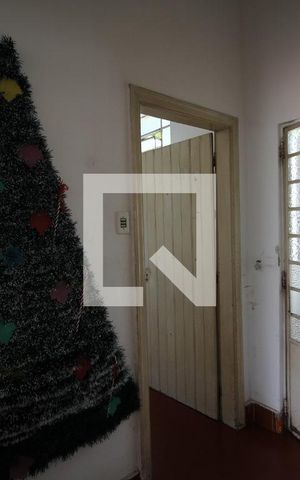 Casa à venda com 1330m², 3 quartos e 8 vagasCorredor Banheiro