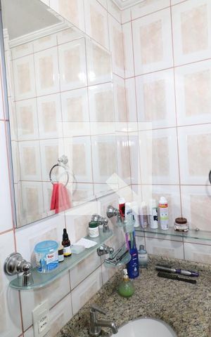 Casa à venda com 150m², 3 quartos e 2 vagasBanheiro da Suíte