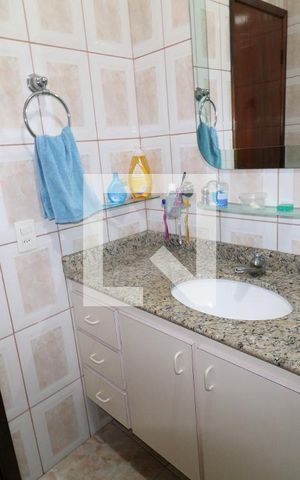 Casa à venda com 150m², 3 quartos e 2 vagasBanheiro 2