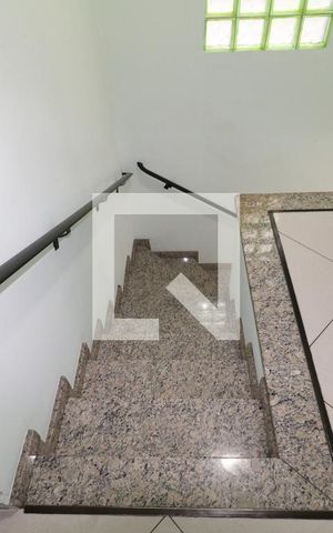 Casa à venda com 150m², 3 quartos e 2 vagasEscada