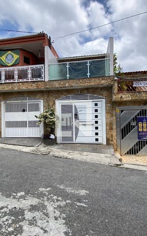 Casa à venda com 125m², 3 quartos e 1 vaga Casa à venda com 125m², 3 quartos e 1 vagaFachada